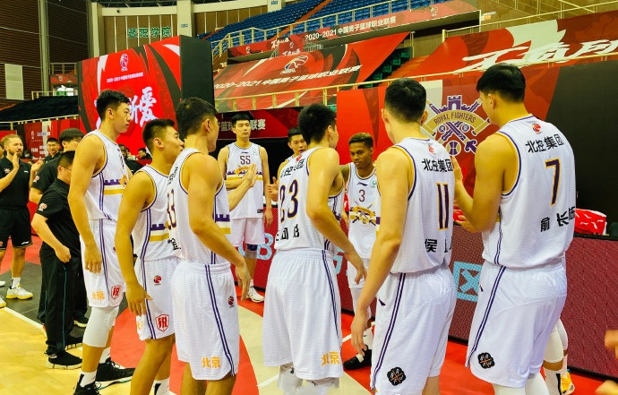 黑马球队逆袭成功，闯入决赛