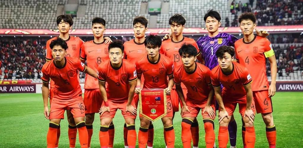 东契奇回归赛场，问鼎冠军首场状态亮眼，中国队观众沸腾！